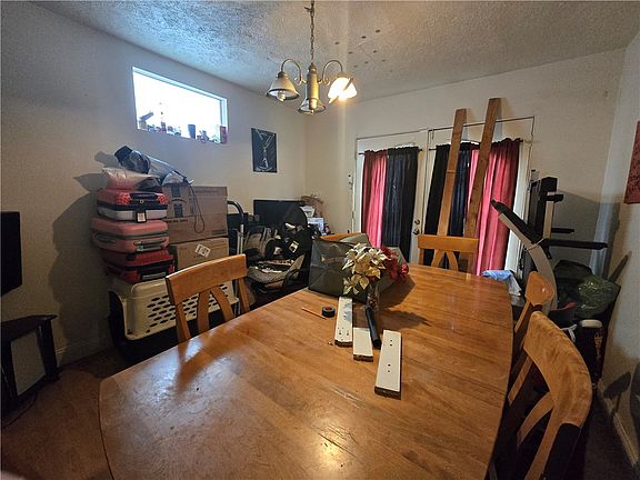 5th image of 813 Sebring Ave