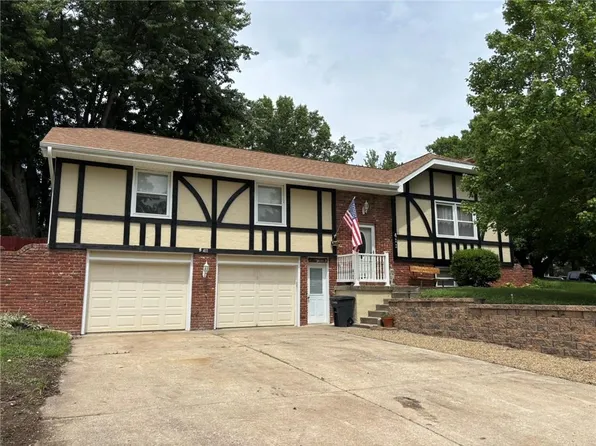 411 Clinton Dr, Cameron, MO 64429