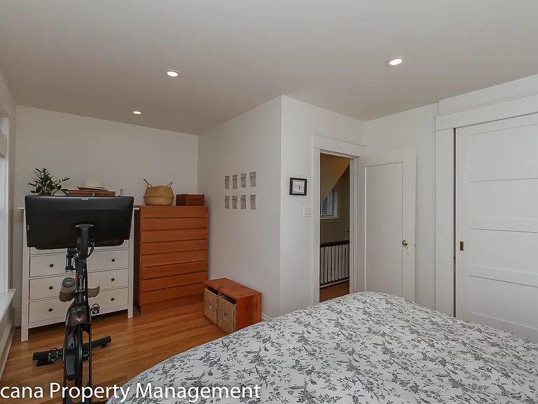 165 Irving Ave — Photo 24