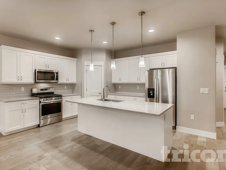 1915 Tidewater Ln — Photo 6
