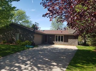 7034 Evans Dr, Franklin, WI 53132