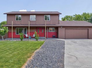 2034 Sparrow Ct, West Richland, WA 99353