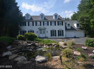 1002 Walker Rd, Great Falls, VA 22066