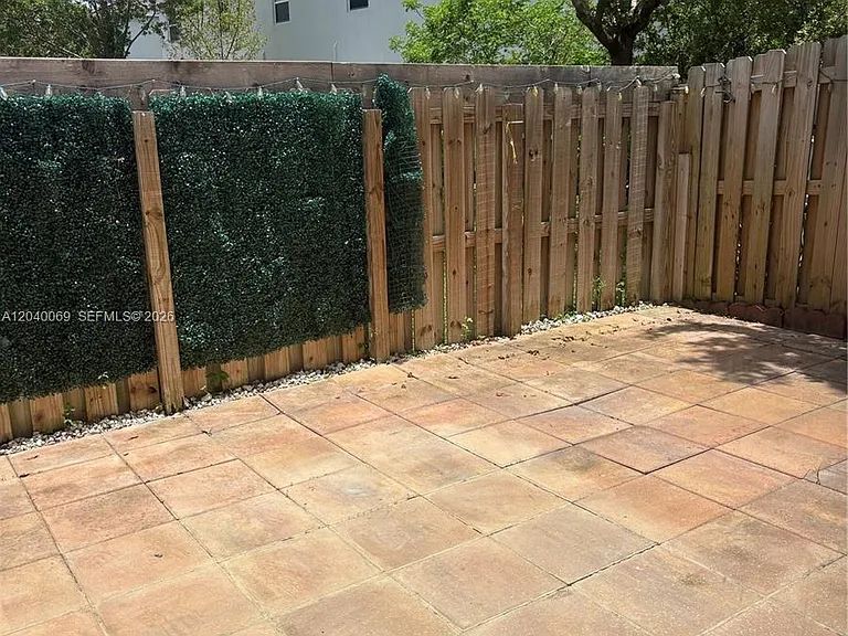 105 NE 3rd Ct — Photo 18