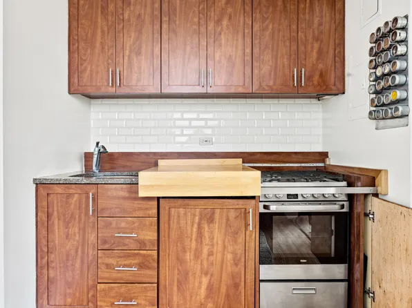 136 East 36th Street image 4 of 12