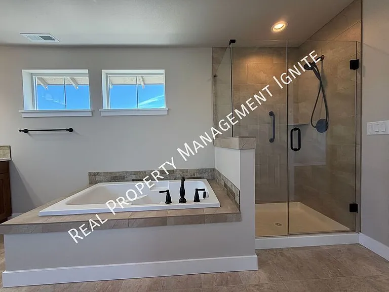 2713 NE Black Oak Pl — Photo 13