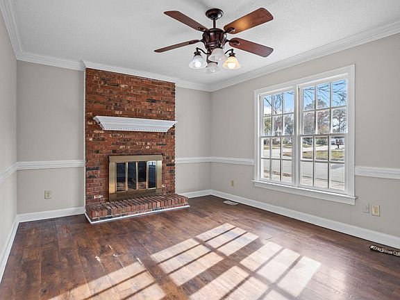 3rd image of 2900 Broadlands Dr