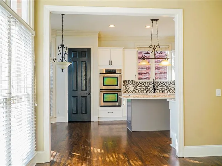 1127 Ashton Bluff Dr — Photo 8