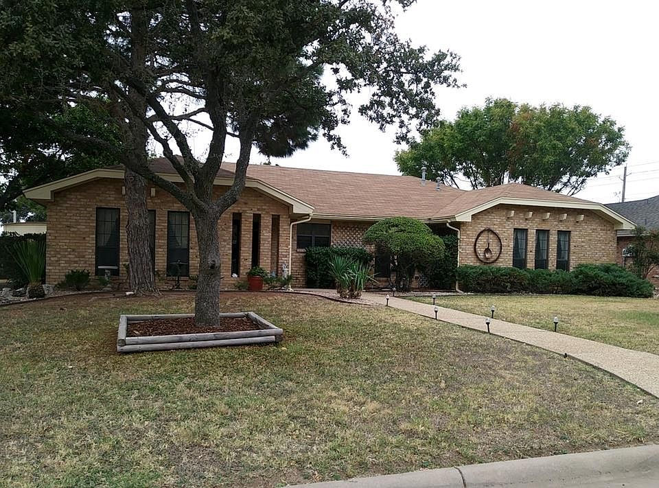 1st image of 3201 Cedarhill Dr