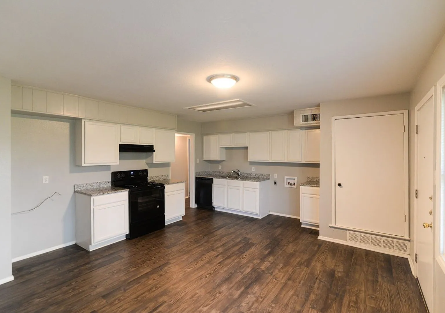 Cute home in Garland ISD! — Photo 1