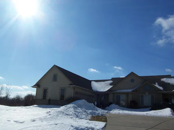 W264N2031 Deer Haven Ct #A, Pewaukee, WI 53072