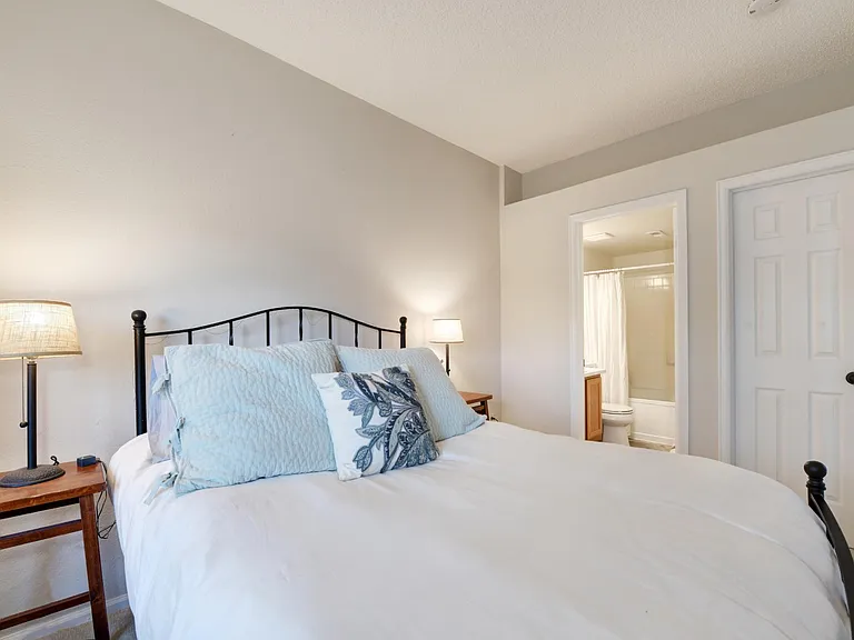 7437 Singing Hills Dr — Photo 11