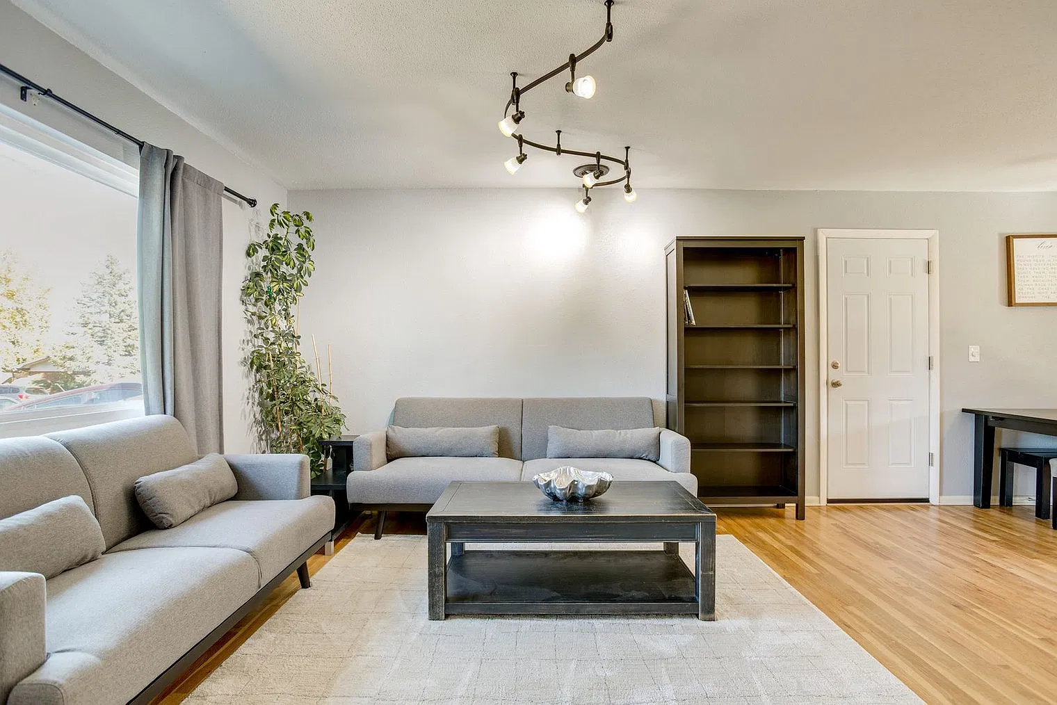 3 bed, 1.0 bath, 1248 sqft, $6,354 — Photo 3