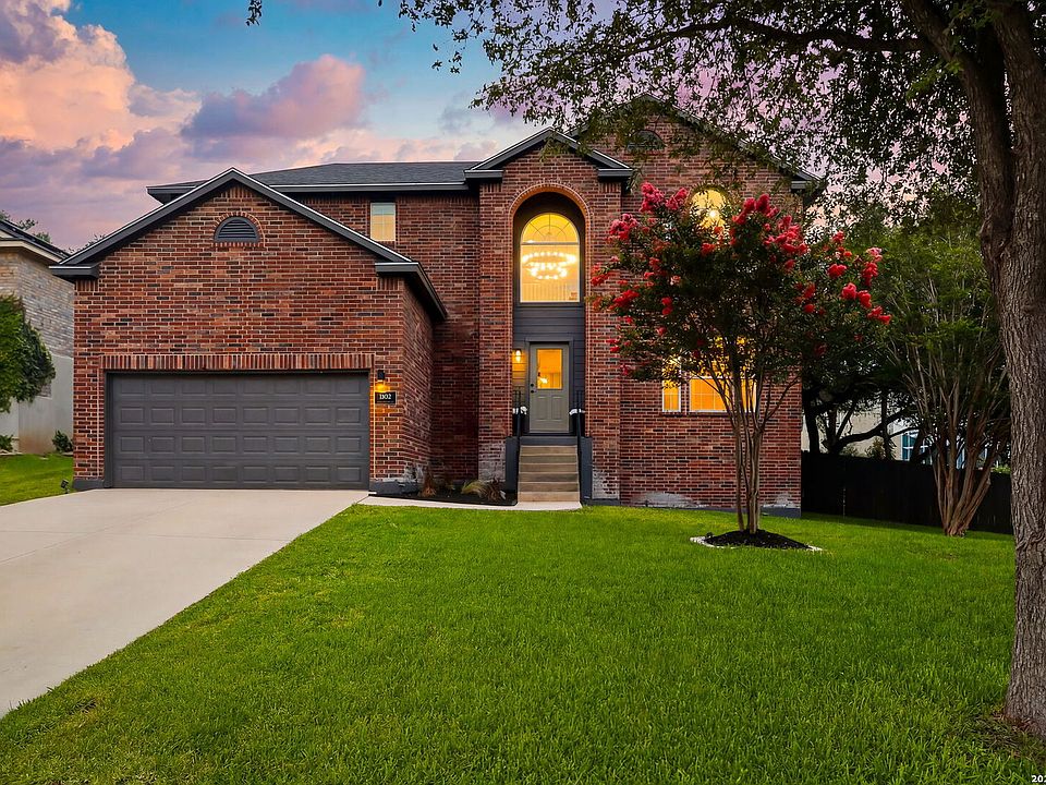 1st image of 1102 Knights Cross Dr