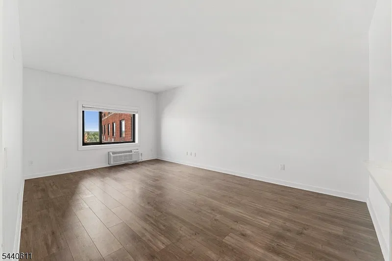 1 bed, 1.0 bath, $2,000 — Photo 3