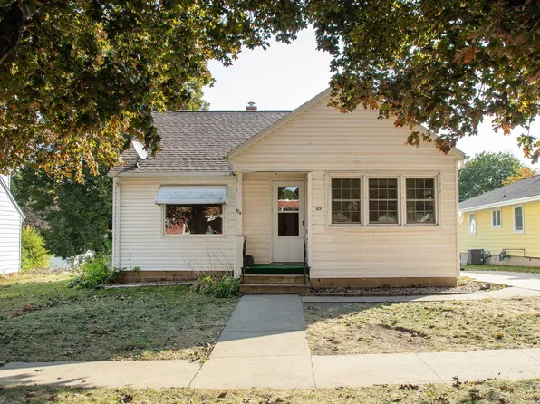 624 Broad St, Reinbeck, IA 50669