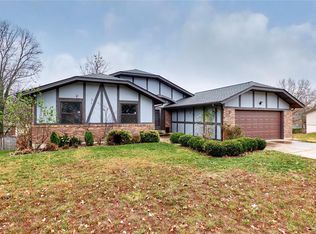 854 San Sebastian Dr, Fenton, MO 63026