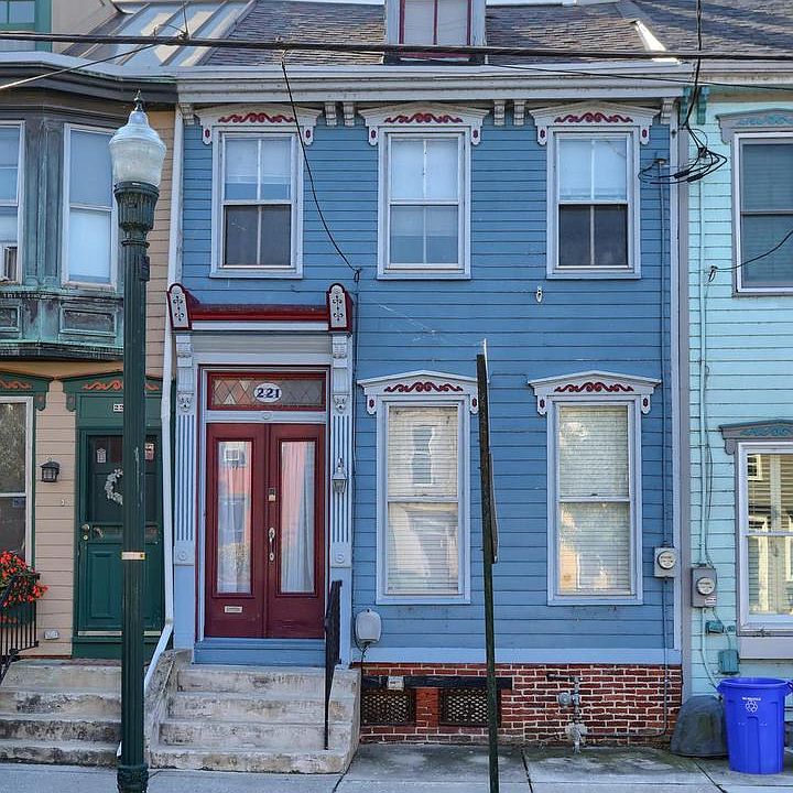 1st image of 221 Verbeke St