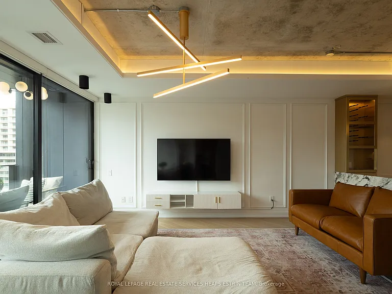629 King St W #1201 — Photo 2