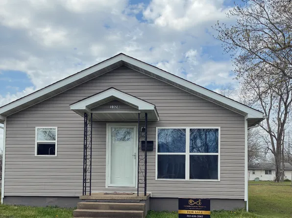 1328 Dean St, Centralia, IL 62801