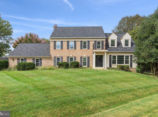 11910 Holly Spring Dr, Great Falls, VA 22066
