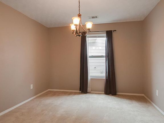 4th image of 3261 Woodpoint Dr