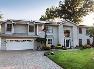 173 Kaywin Rd, Paramus, NJ 07652