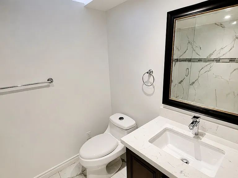 2372 Cornerbrooke Cres — Photo 21