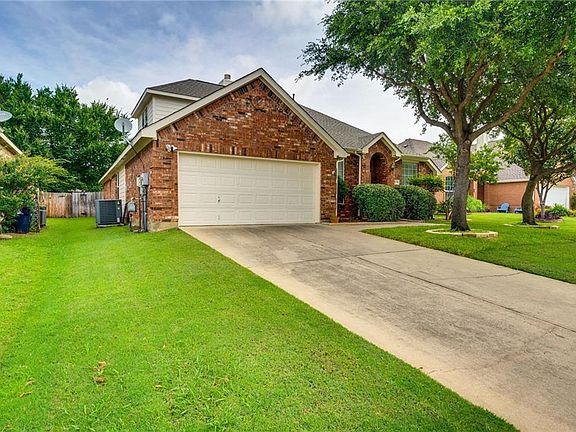 2nd image of 2213 Geneva Cir