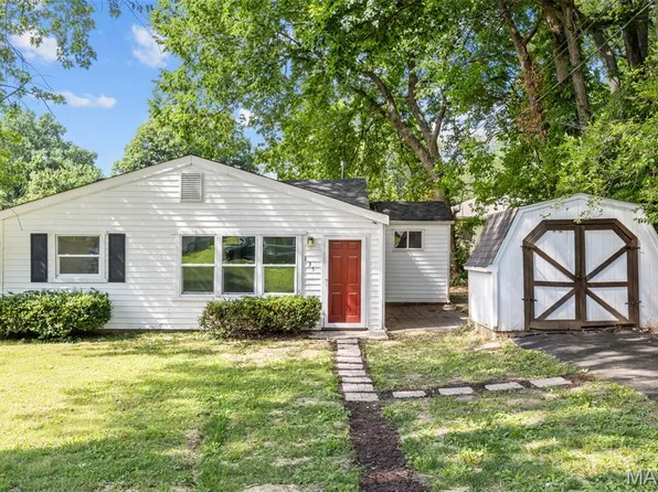 135 Becker Dr, Saint Louis, MO 63135