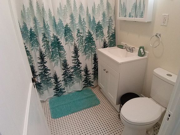 2nd image of 123 Onondaga Ave #1