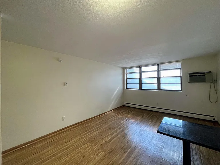 525 University Ave SE #8B — Photo 3