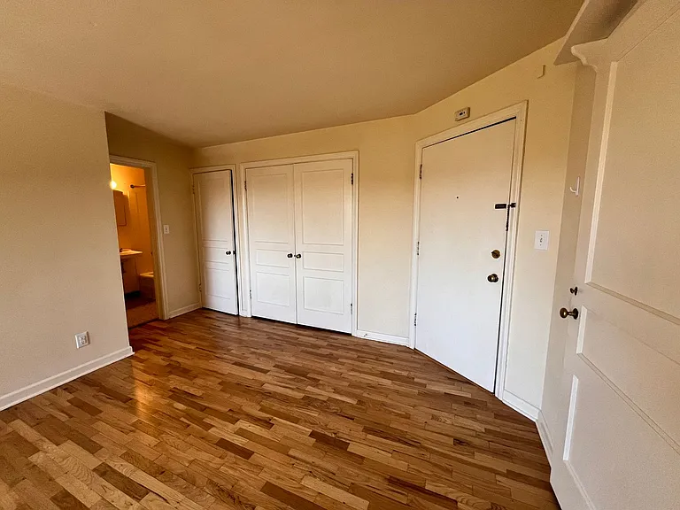 Green Lake Manor — Photo 7