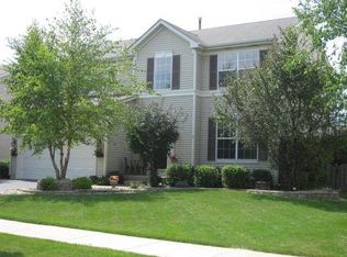 897 Shoreline Dr, Aurora, IL 60504