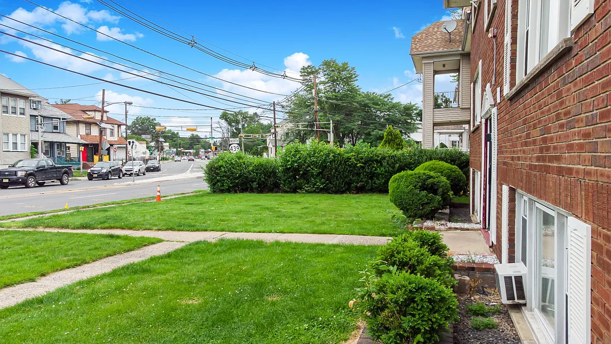 Building Photo - 437 Elmora Ave