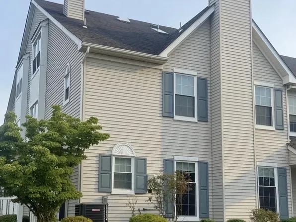 305 Oliphant Ln, Mount Laurel, NJ 08054