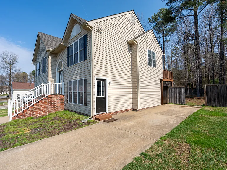 441 Battersea Ln — Photo 34