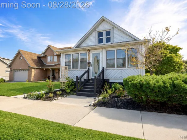 541 Clinton St, Wyandotte, MI 48192