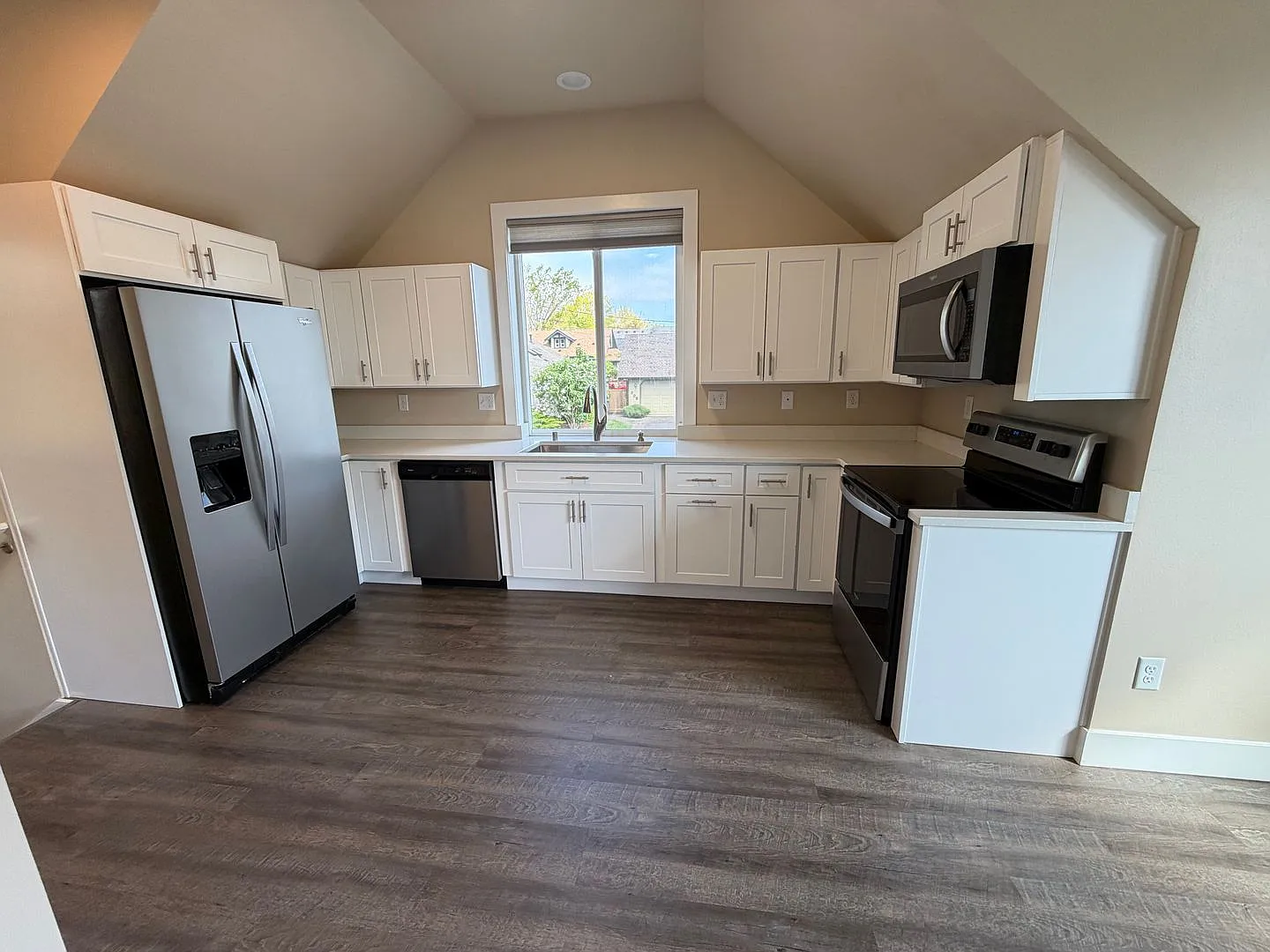 Utilities Included! 804 E Connecticut St Bellingham, WA — Photo 3