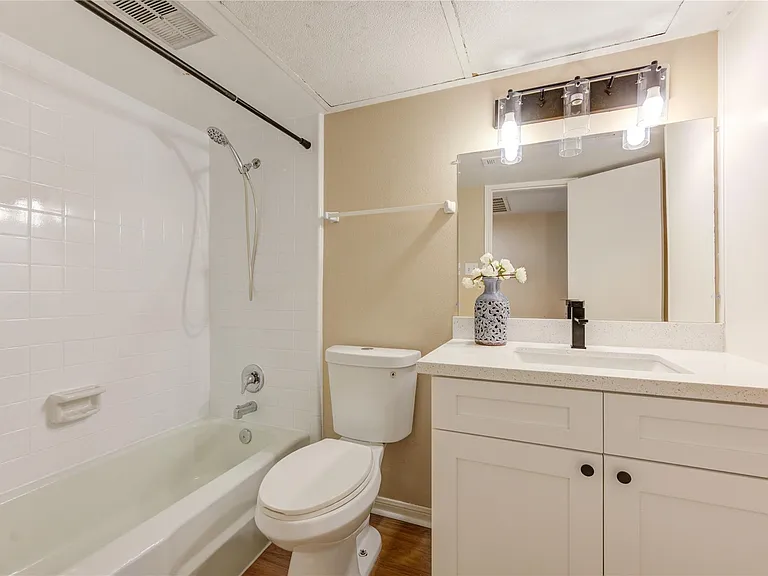 351 N Post Oak Ln #805 — Photo 24