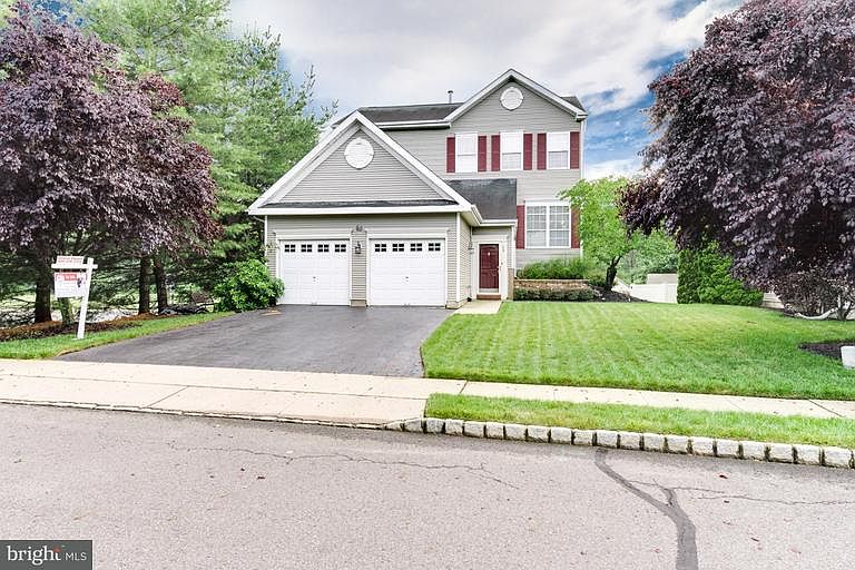 1st image of 48 Arrowhead Dr