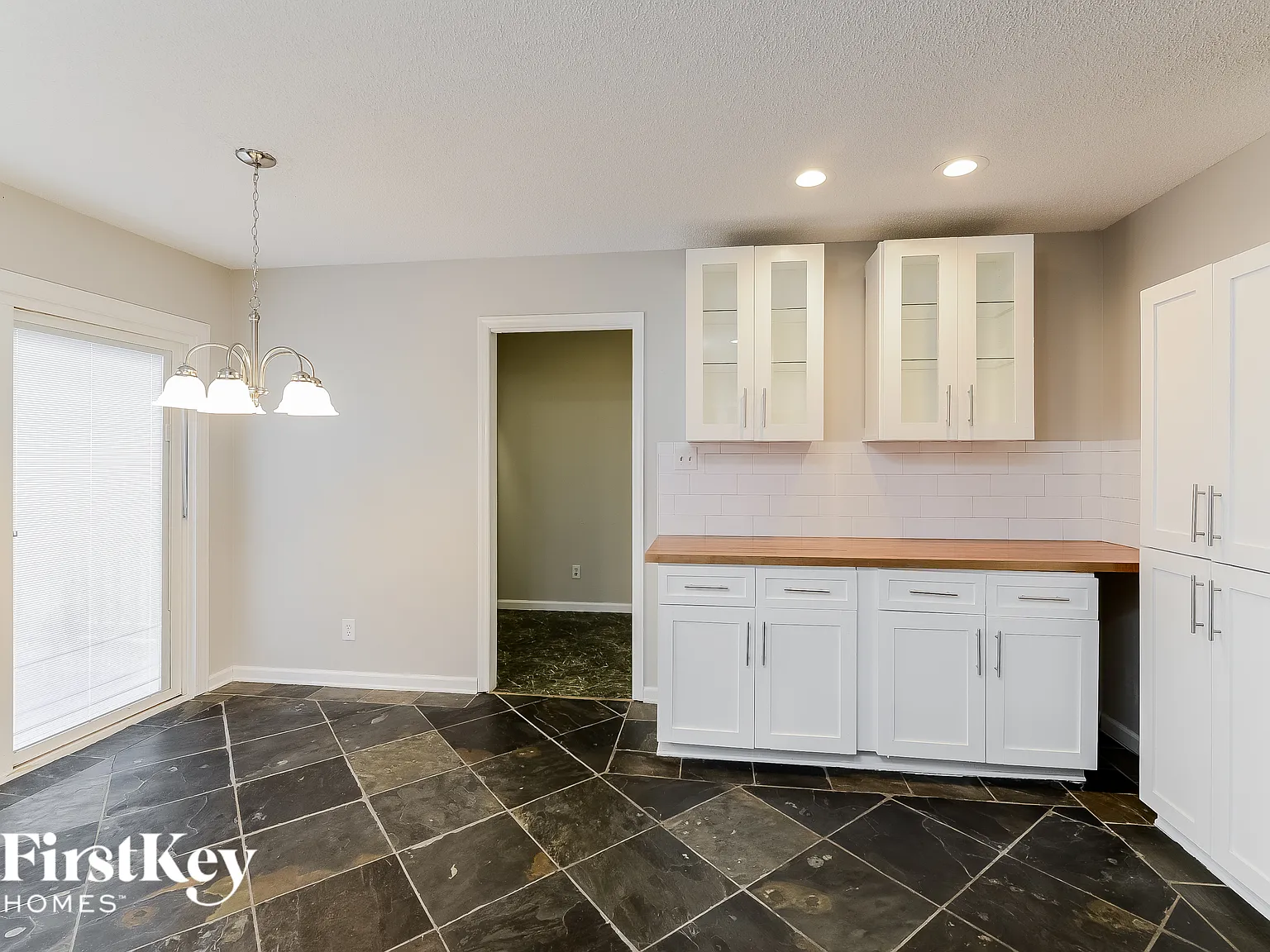 3 bed, 2.0 bath, 1439 sqft, $2,090 — Photo 4