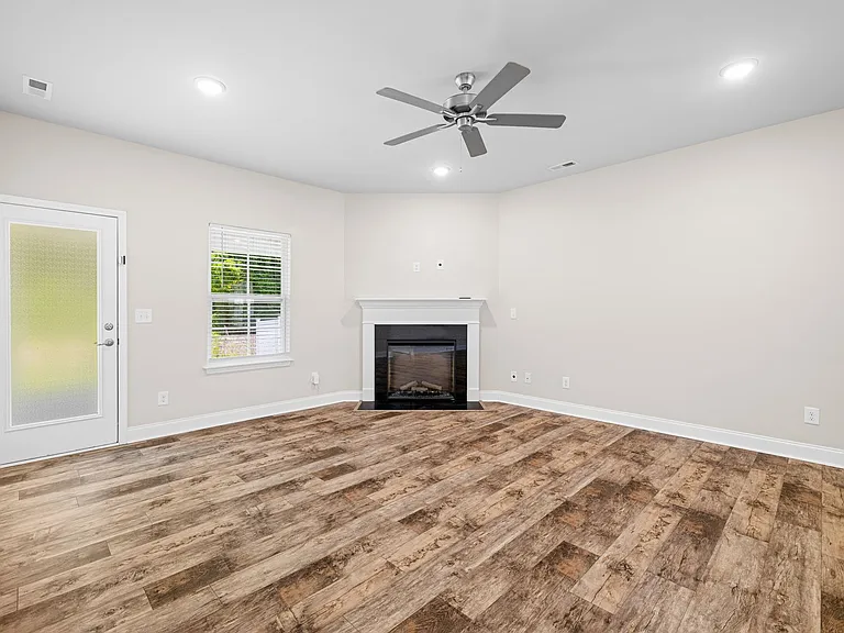 713 Greenwich Pl — Photo 18