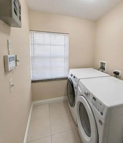 3 bed, 4.0 bath, 2842 sqft, $3,300 — Photo 3