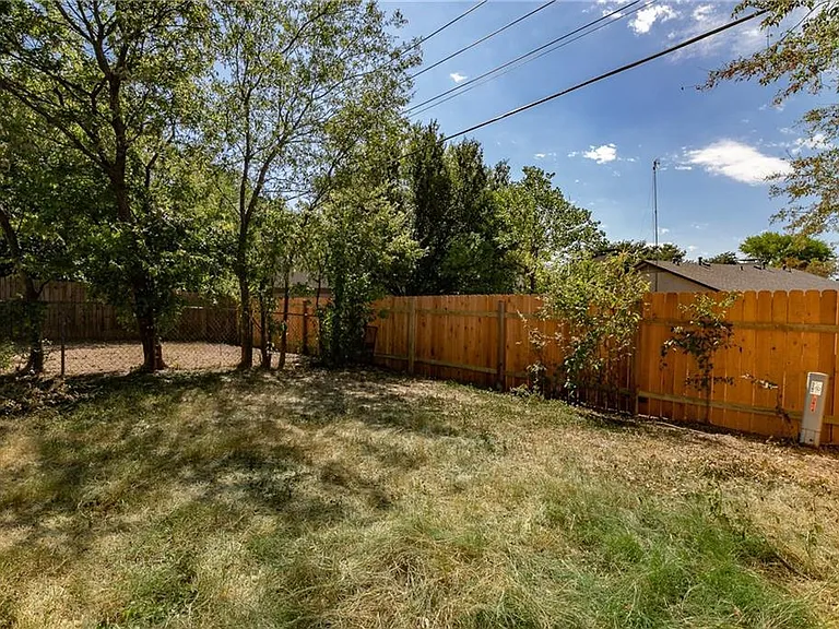 10604 Lanshire Dr #B — Photo 15