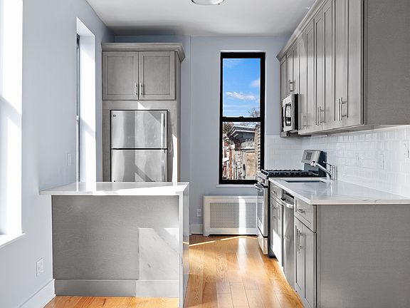 4th image of 2901 Avenue D #2R