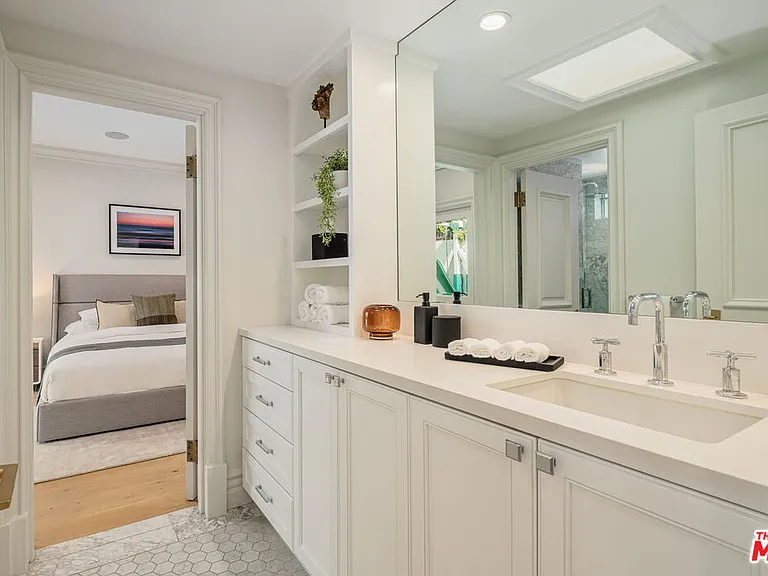 402 Doheny Rd — Photo 29