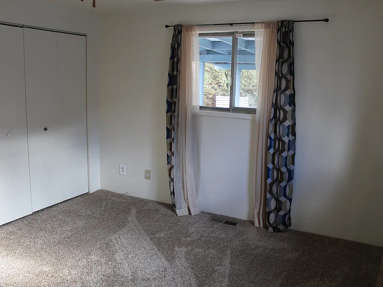 4615 Maplewood Ct — Photo 9