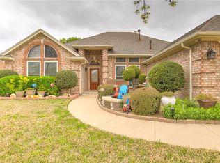 316 Woodcrest Dr, Saginaw, TX 76179