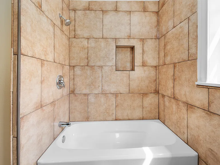940 Hardeman St — Photo 5